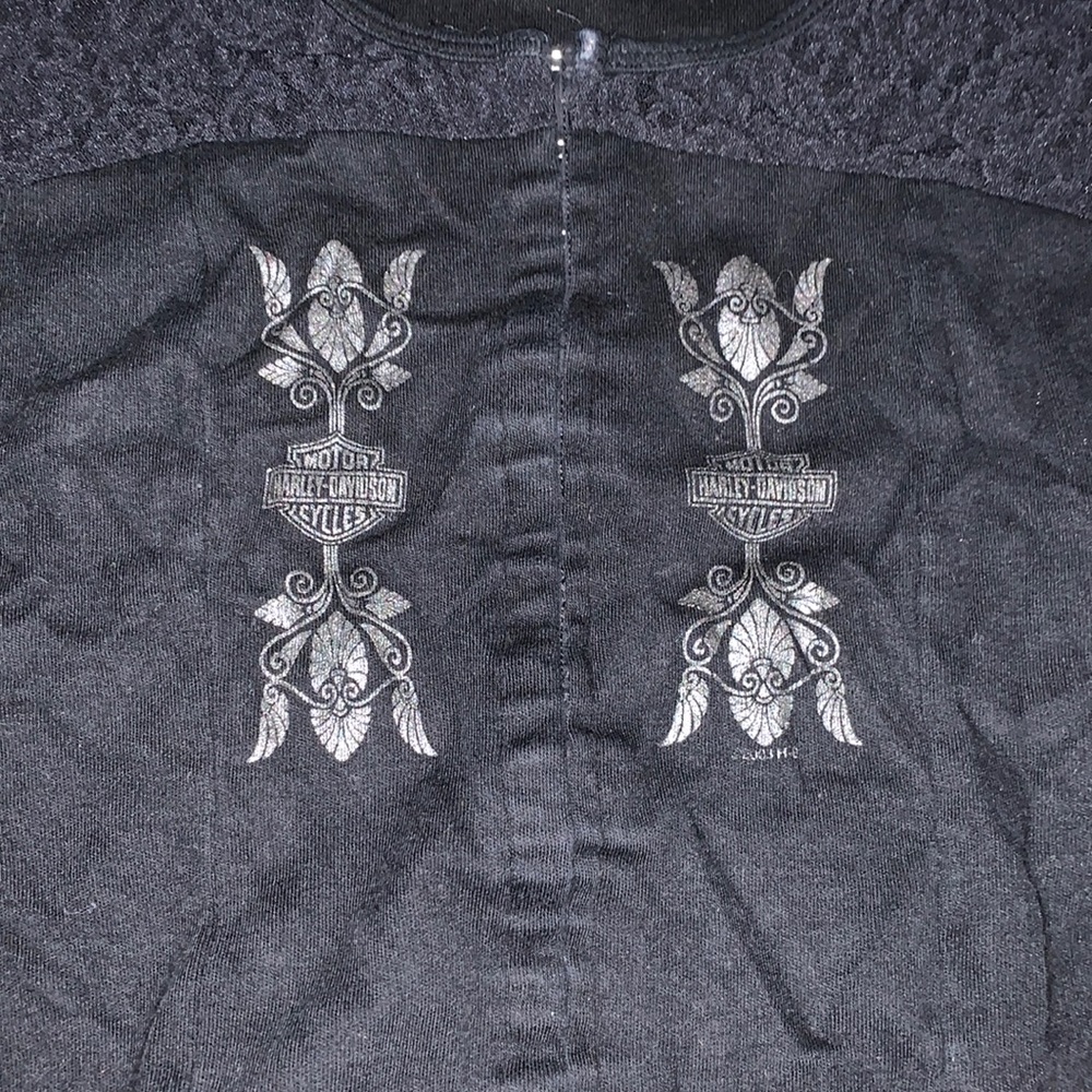 Cropped long sleeve Harley Davidson shirt